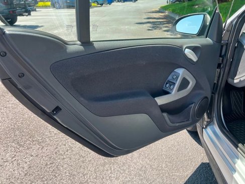Used 2013 smart fortwo Coupe image 13
