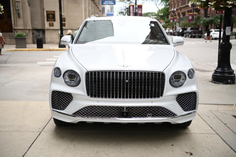 Used 2024 Bentley Bentayga image 2