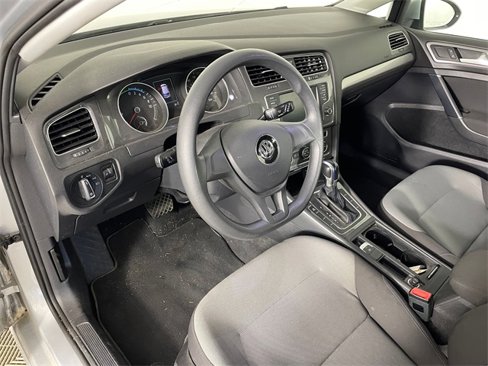Used 2016 Volkswagen e-Golf SE w/ DC Fast Charging Package image 5