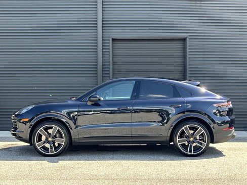 Certified 2023 Porsche Cayenne Platinum Edition image 10