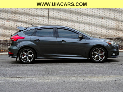Used 2017 Ford Focus ST image 6