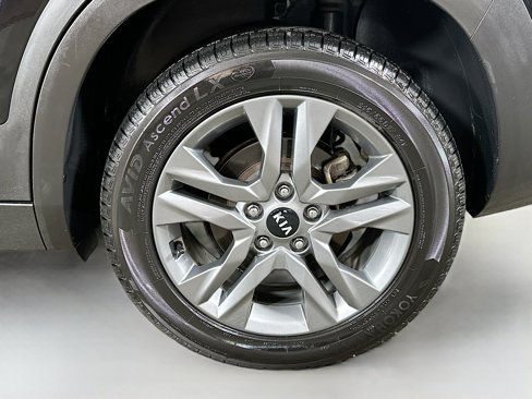 Certified 2021 Kia Seltos S image 28