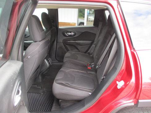 Used 2015 Jeep Cherokee Latitude w/ Comfort/Convenience Group image 19