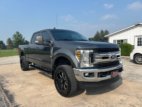 Used 2019 Ford F250 XLT w/ XLT Value Package image 3