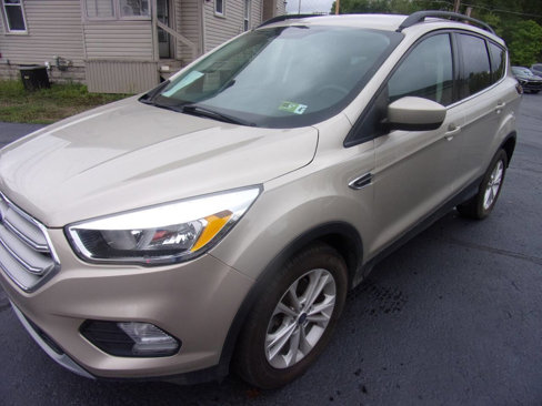 Used 2018 Ford Escape SE w/ SE Sync 3 Package image 3