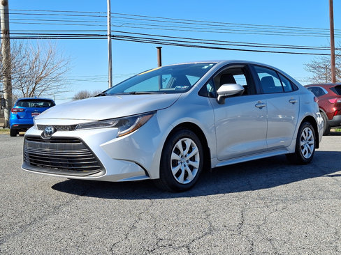 Used 2024 Toyota Corolla LE image 3