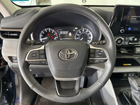 Used 2024 Toyota Highlander XLE image 7