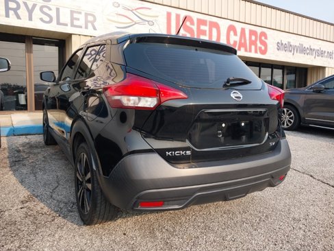 Used 2019 Nissan Kicks SV image 2