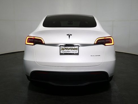Used 2021 Tesla Model Y Long Range image 10