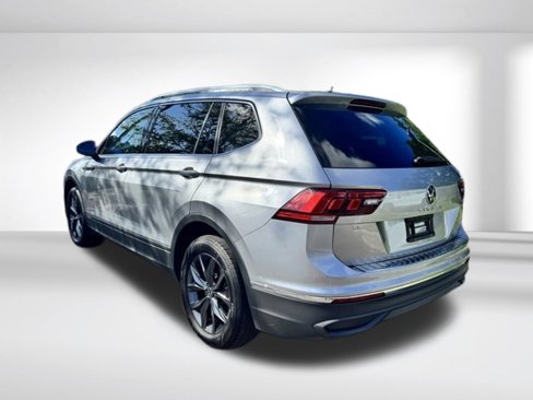 Certified 2022 Volkswagen Tiguan SE image 4