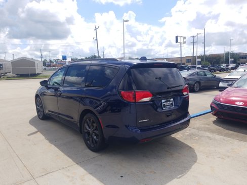 Used 2020 Chrysler Pacifica Touring w/ S Appearance Package image 5
