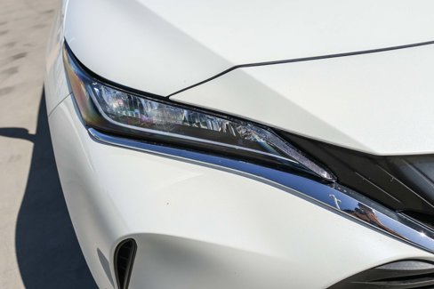 Used 2022 Toyota Venza LE image 9