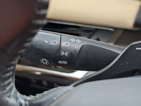 Used 2017 Toyota Avalon Limited image 28