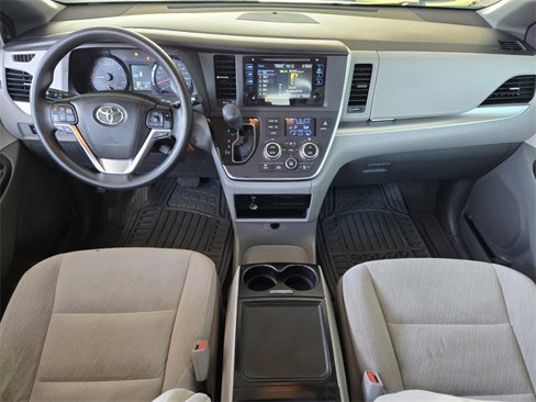 Used 2015 Toyota Sienna LE image 23