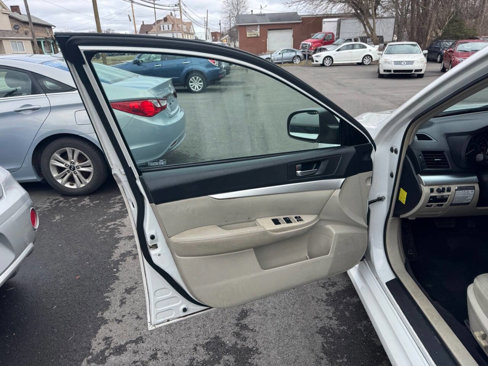 Used 2010 Subaru Legacy 2.5i Premium w/ Popular Equipment Group 2C image 9