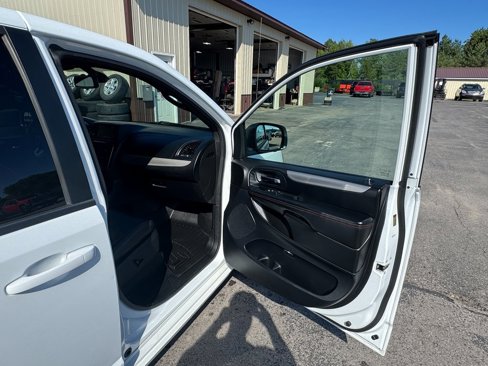 Used 2019 Dodge Grand Caravan GT image 34