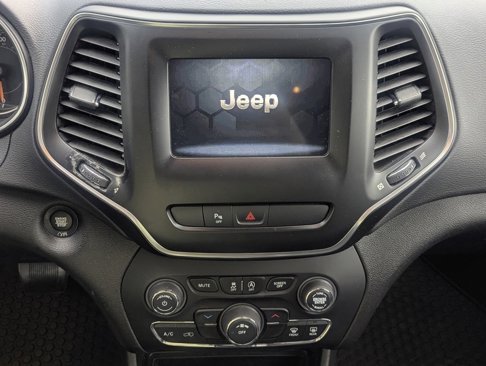 Used 2019 Jeep Cherokee Latitude Plus w/ Cold Weather Group image 36
