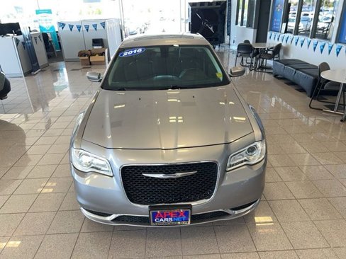 Used 2016 Chrysler 300 Limited image 18