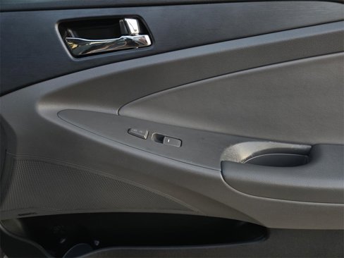 Used 2012 Hyundai Sonata SE w/ Navigation & Sunroof Pkg image 8