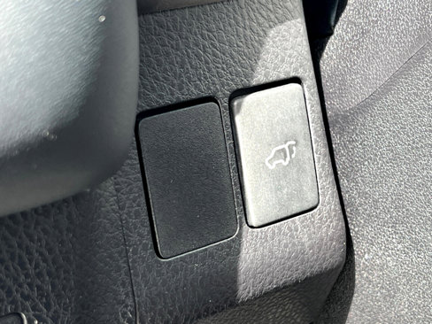 Used 2016 Toyota RAV4 Limited image 18