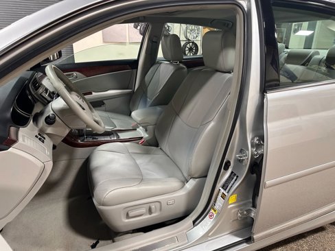 Used 2012 Toyota Avalon Limited image 19