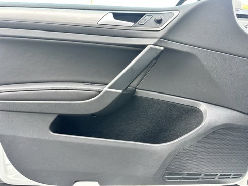 Used 2017 Volkswagen Golf Wolfsburg Edition image 9