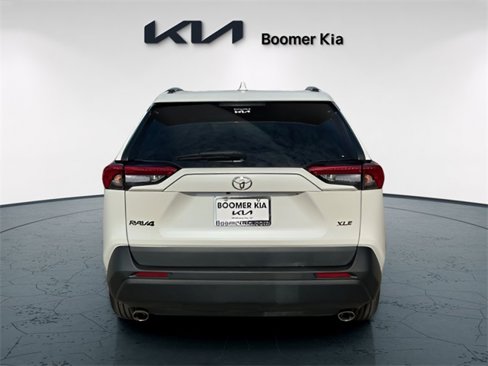 Used 2021 Toyota RAV4 XLE Premium image 6