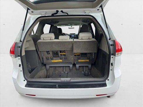 Used 2013 Toyota Sienna LE image 8