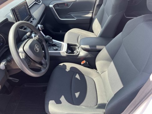 Used 2019 Toyota RAV4 LE image 13