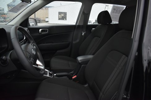 Used 2024 Hyundai Venue SEL image 13