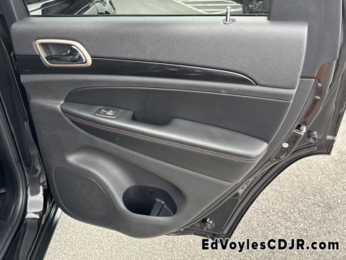 Used 2016 Jeep Grand Cherokee Laredo 75th Anniversary image 22