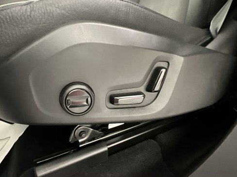 Certified 2023 Volvo XC60 B5 Plus w/ Climate Package image 15
