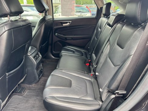 Used 2020 Ford Edge Titanium image 21