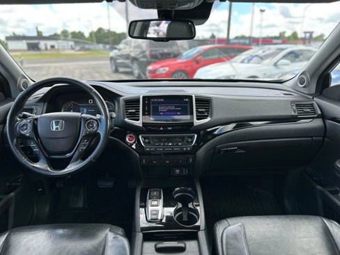 Used 2017 Honda Pilot Touring image 12