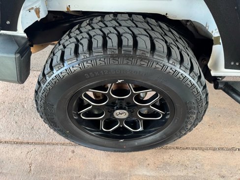 Used 2015 Jeep Wrangler Unlimited Sahara w/ Connectivity Group image 27