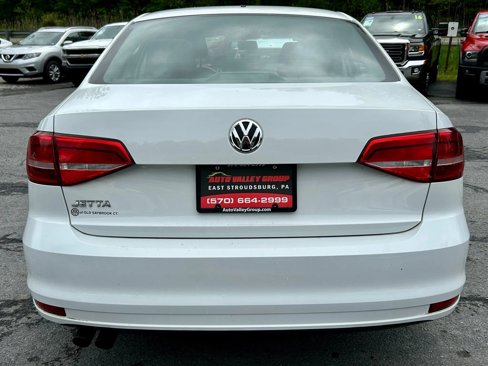 Used 2015 Volkswagen Jetta S image 8