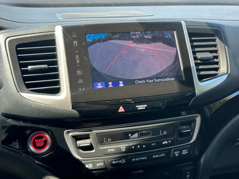 Used 2018 Honda Pilot Touring image 10