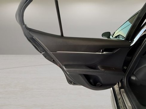 Used 2022 Toyota Camry SE image 19