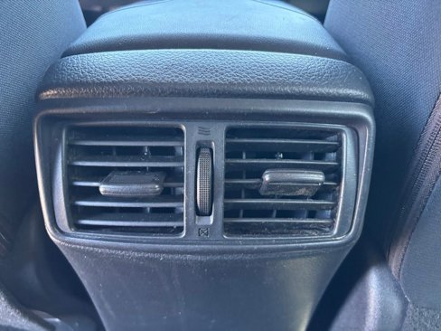 Used 2018 Nissan Rogue S image 33