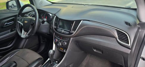 Used 2020 Chevrolet Trax LT w/ LT Convenience Package image 16