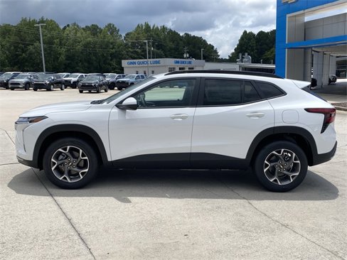 New 2025 Chevrolet Trax LT w/ Driver Confidence Package image 2
