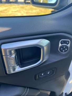 Used 2021 Jeep Wrangler Unlimited Sahara w/ Cold Weather Group image 16