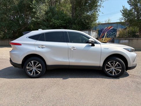 Used 2021 Toyota Venza LE w/ Carpet Mat Package (TMS) image 4