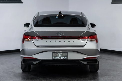 Used 2023 Hyundai Elantra SE image 32