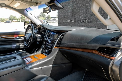Used 2019 Cadillac Escalade ESV Luxury image 13