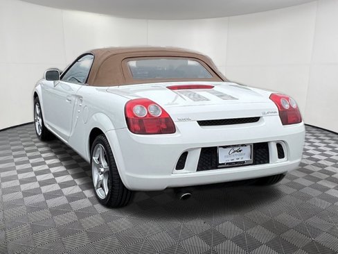 Used 2004 Toyota MR2 image 4