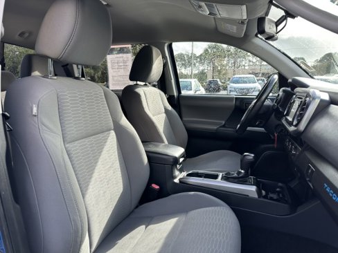 Used 2016 Toyota Tacoma TRD Sport image 24