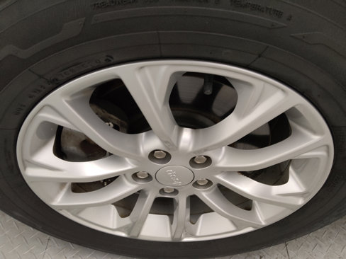 Used 2019 Jeep Cherokee Latitude w/ Cold Weather Group image 31