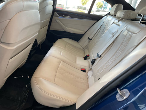 Used 2022 BMW 530e w/ M Sport Package image 8