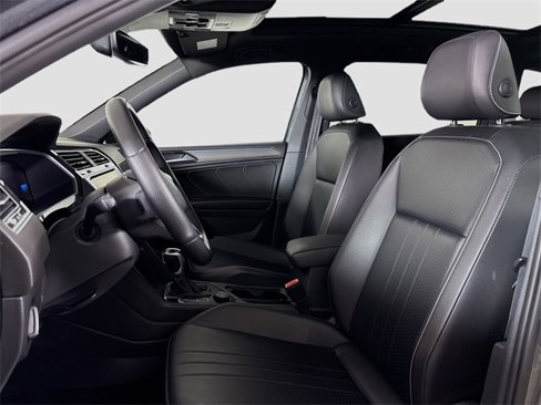 Certified 2022 Volkswagen Tiguan SE R-Line image 20